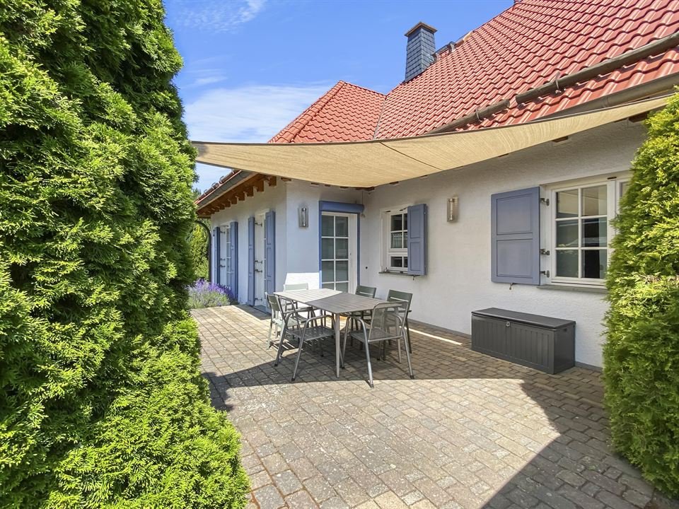 Sonnige Terrasse mit Grill am Ferienhaus in Wernigerode